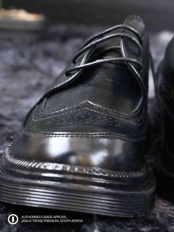 Trone Wing-tip Brogues - Black