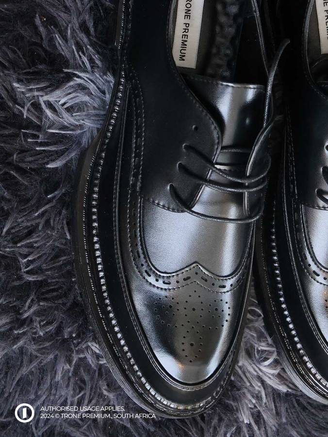 Trone Wing-tip Brogues - Black