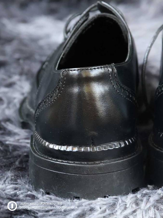 Trone Wing-tip Brogues - Black