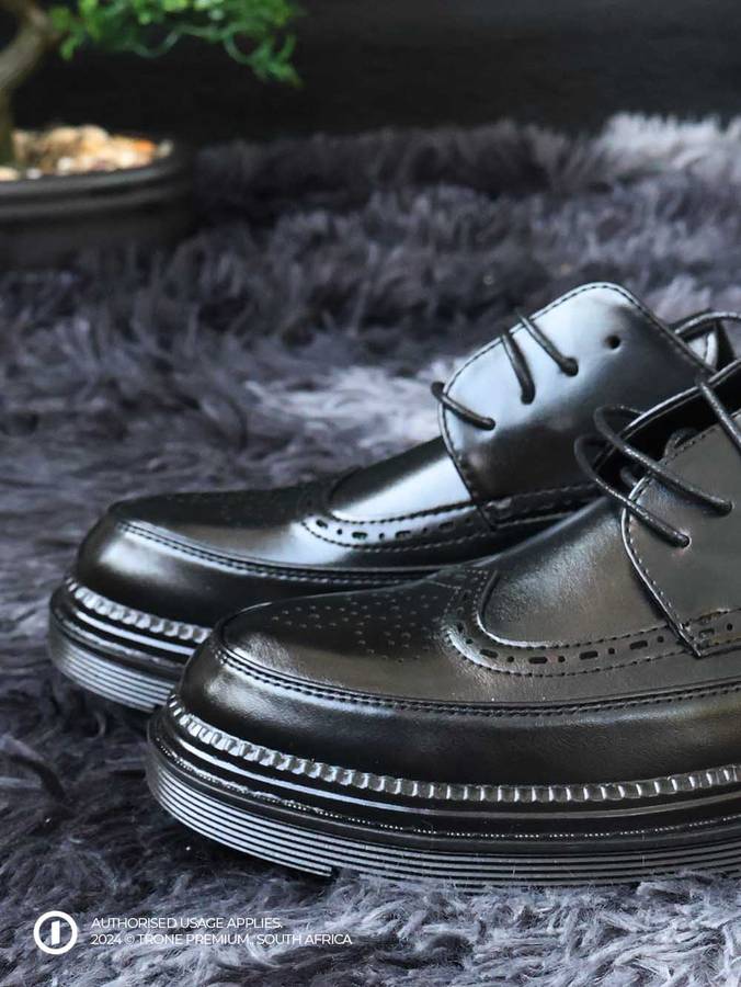 Trone Wing-tip Brogues - Black