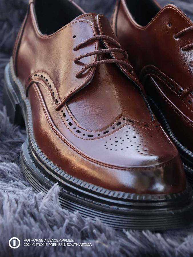 Trone Wing-tip Brogues - Brown