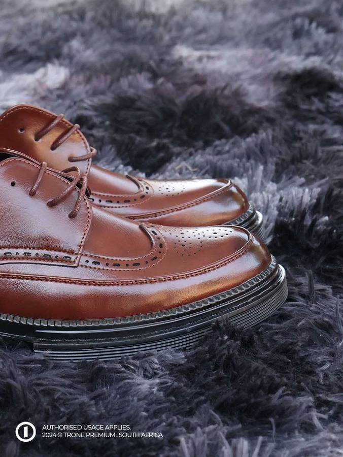Trone Wing-tip Brogues - Brown