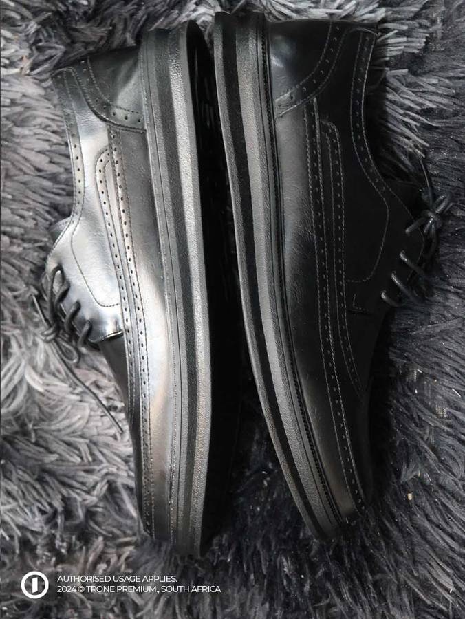 Trone Carrington Loafers - Matte Black