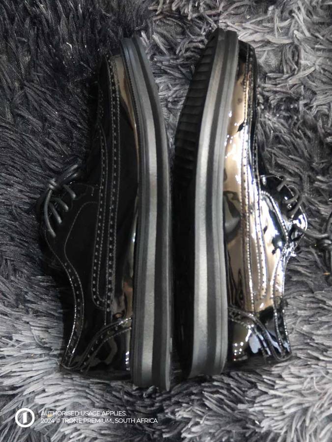 Trone Carrington Loafers - Gloss Black