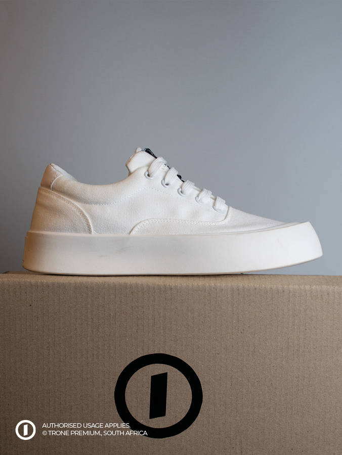 Trone Blaze Chucks - White
