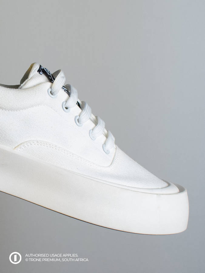Trone Blaze Chucks - White