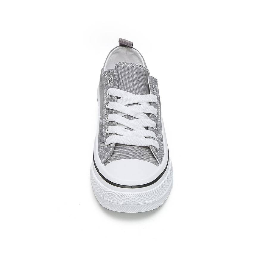 Classic Low Top Canvas Sneaker XB3816