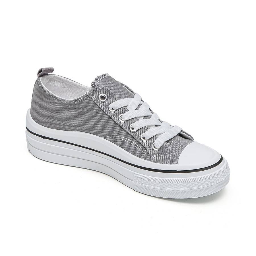 Classic Low Top Canvas Sneaker XB3816
