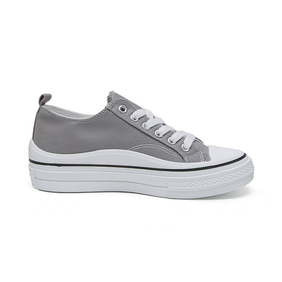 Classic Low Top Canvas Sneaker XB3816