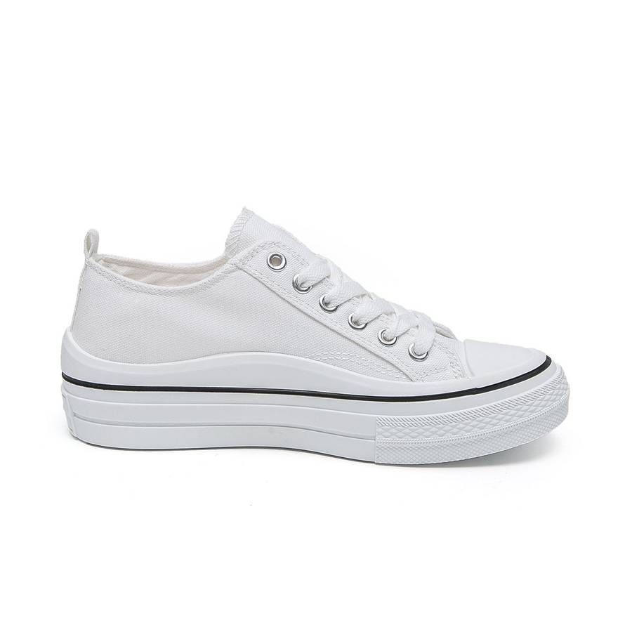 Classic Low Top Canvas Sneaker XB3816