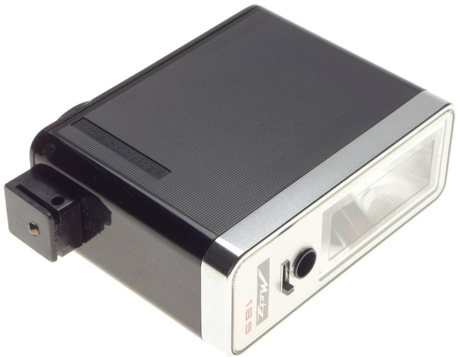 METZ Mecablitz 185 Electronic flash lightly used in box with charger and manual fits SLR hot shoe