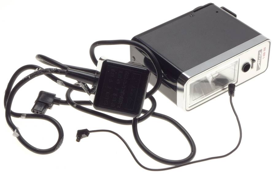 METZ Mecablitz 185 Electronic flash lightly used in box with charger and manual fits SLR hot shoe