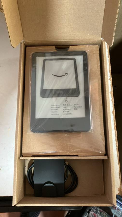 Kindle Gen 11 (2022) Bundle - Certified Refurbished