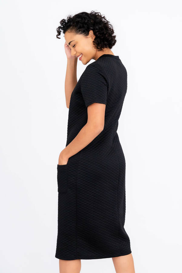 Short Sleeve Textured Black Dress With Pockets