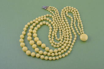 1950's Glass Necklace |  |