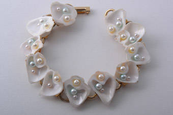 Shell Bracelet  |  |