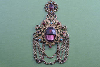 Gilt Vintage Pendant |  |