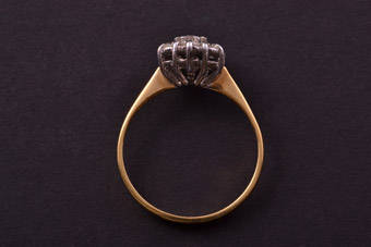 18ct Gold Vintage Ring |  |