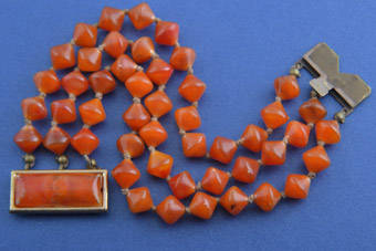Plastic 1930's Bracelet |  |