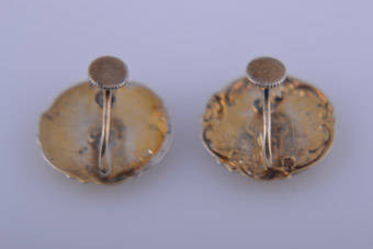 Victorian Screw Earrings |  |