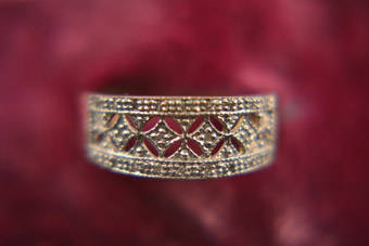 9ct Gold Modern Ring |  |