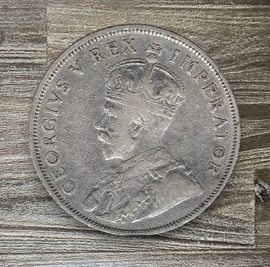 1933 *** 2 Shilling *** Decent VF-