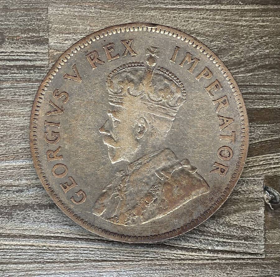 1933 *** 2 1/2 Shilling *** VF condition better than a filler