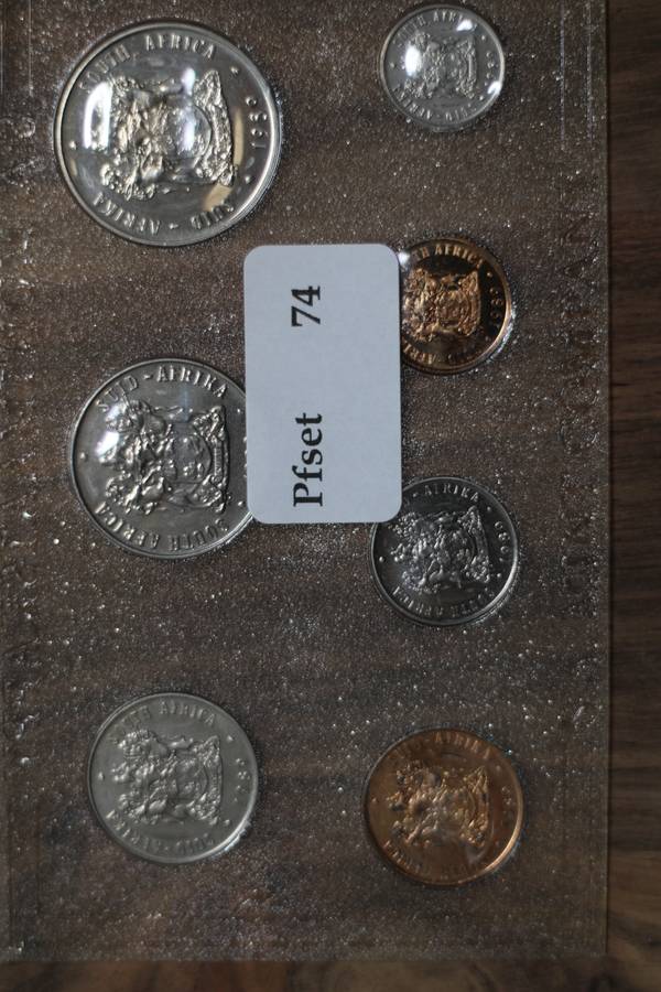 1989 *** Uncirculated set with Nickel R1