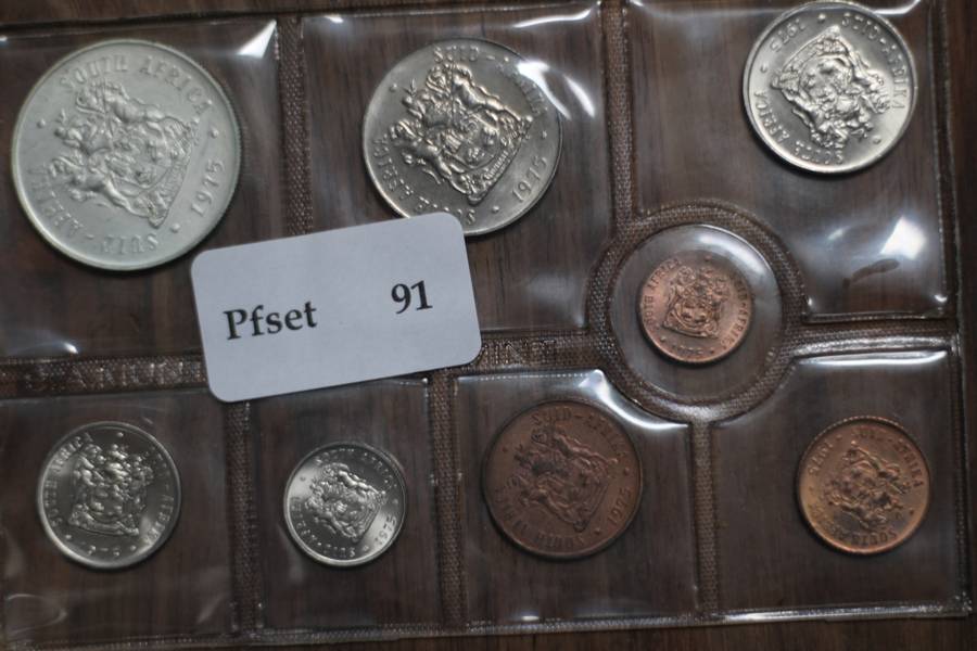 1975 *** Uncirculated set with Silver R1