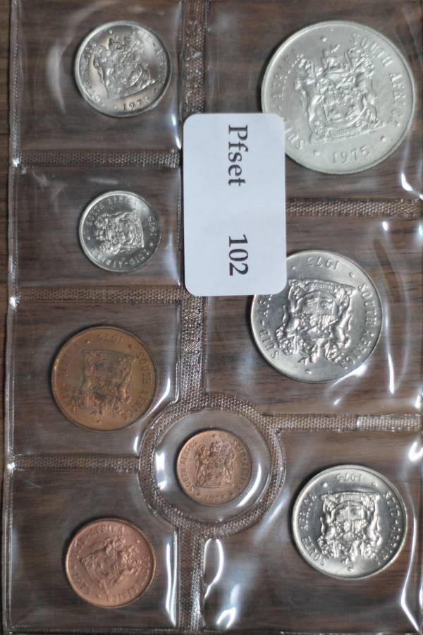 1975 *** Uncirculated set with Silver R1