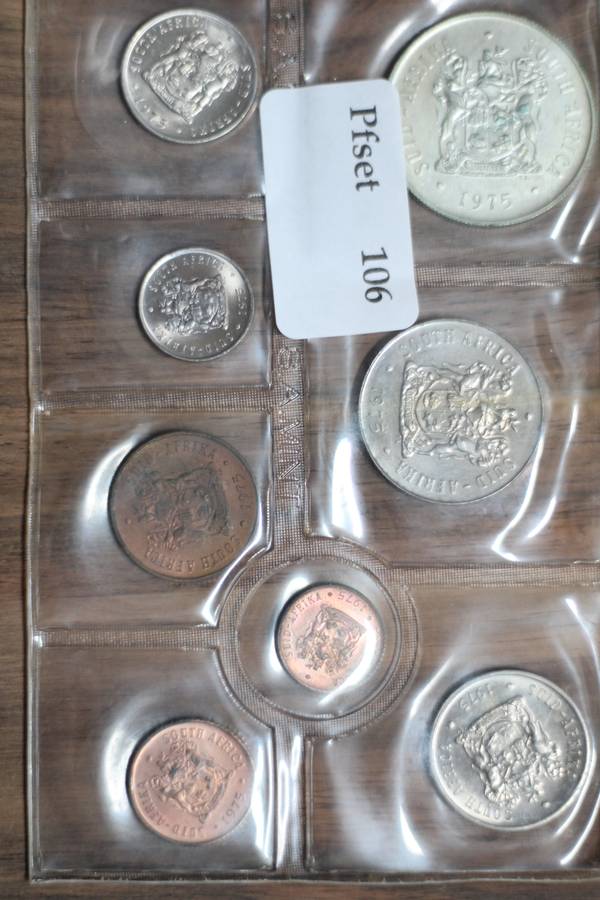 1975 *** Uncirculated set with Silver R1