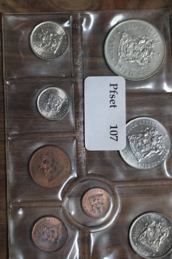 1975 *** Uncirculated set with Silver R1