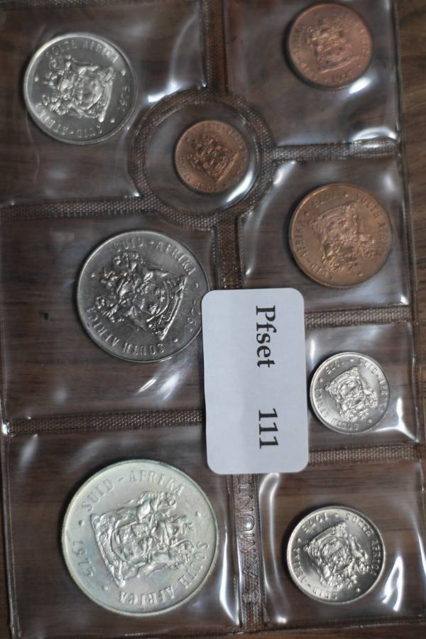 1975 *** Uncirculated set with Silver R1