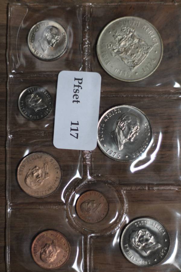 1976 *** Uncirculated set with Silver R1