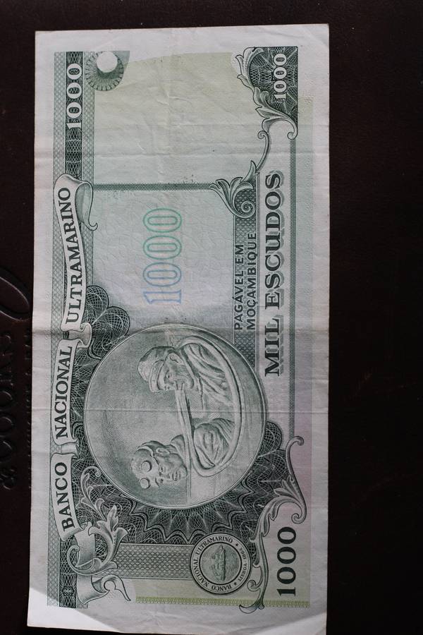 Mocambique *** 1000 mil escudos *** Circulated