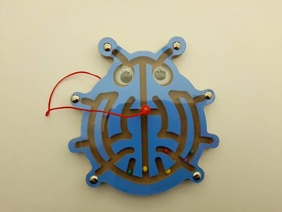 Magnetic tracing activity toy