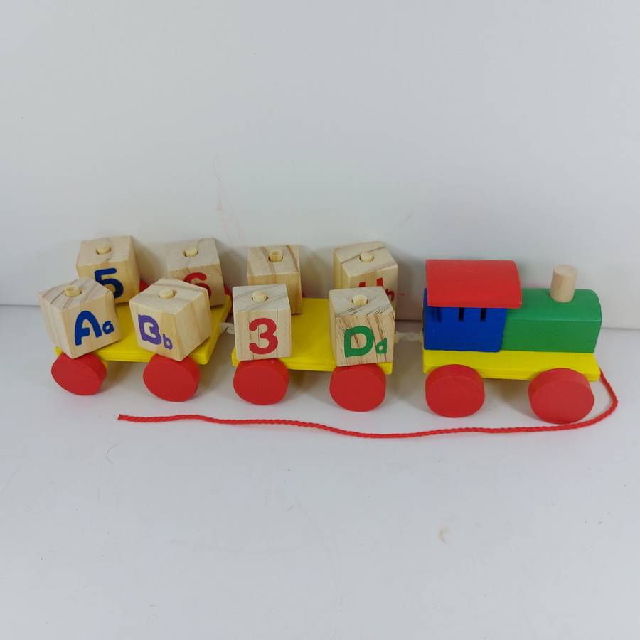 Pull along Train with rotation cubes
