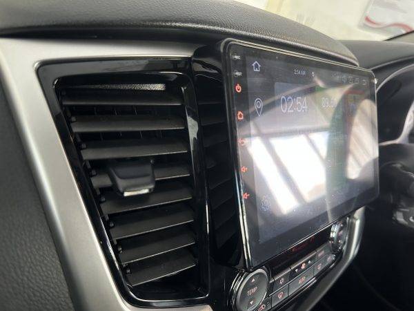 Mitsubishi Triton Pajero Outlander Universal GPS Navigation Bluetooth Radio Unit With Carplay