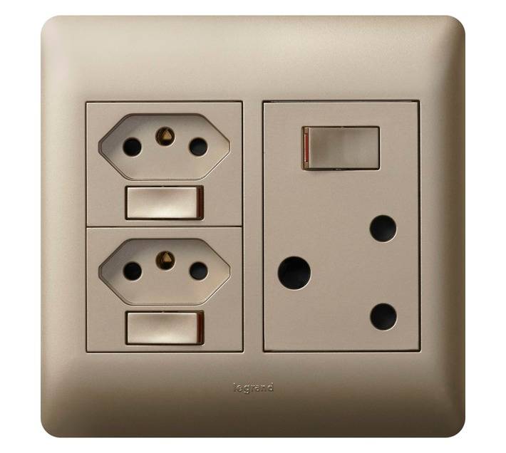Ysalis Single Horizontal and Double Slimline Socket - Champagne