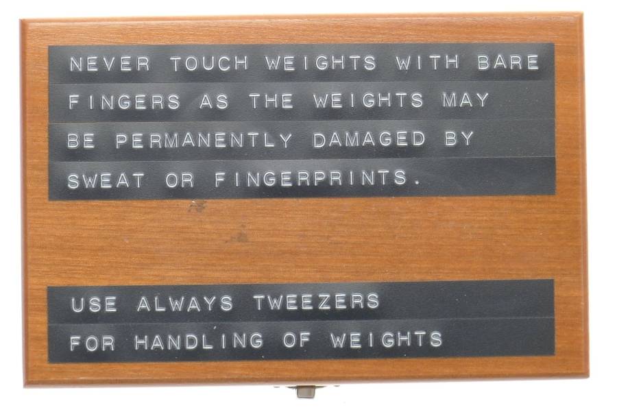VINTAGE CALIBRATION SET SCALE WEIGHTS BEAUTIFUL BOX EXCELLENT ASE 1-100 Gr KIT