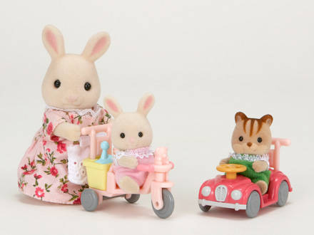 Sylvanian Toys: Babies ride and play