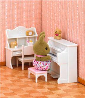 Sylvanian Toys: Girls bedroom set
