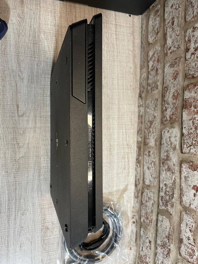 Playstation 4 (PS4) Slimline 1TB Console (Preowned)