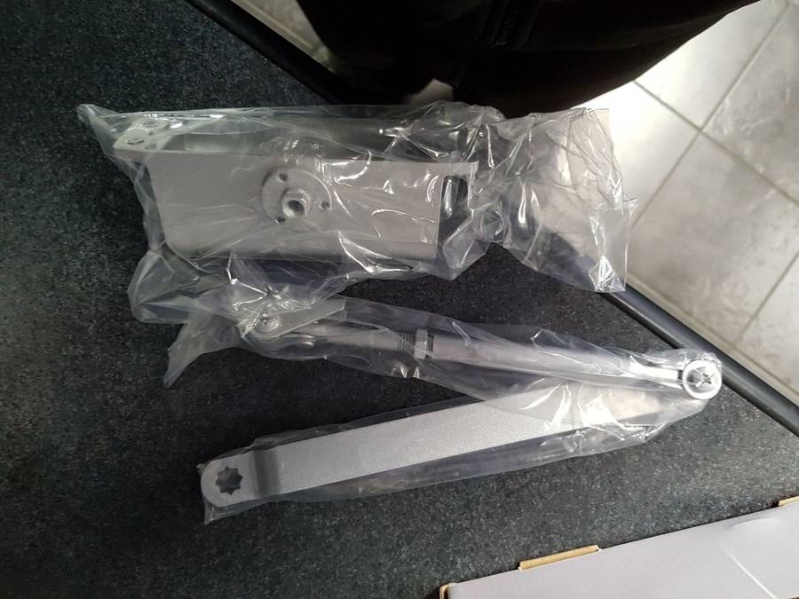 Door Closer Medium Duty 25-45Kg 148 x 37.5 x 57mm Hold Open Function - Unbranded