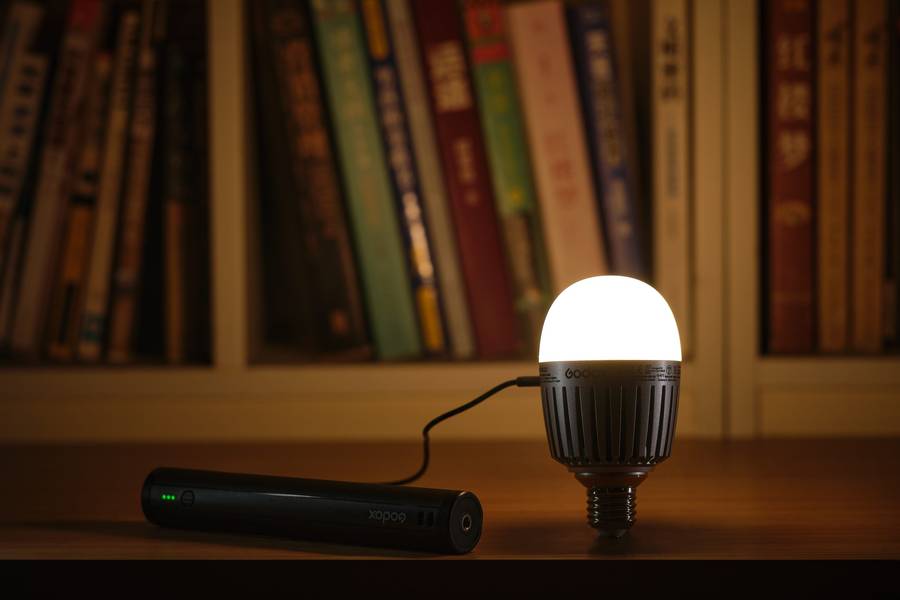 Godox C7R KNOWLED RGBWW Creative Bulb Light