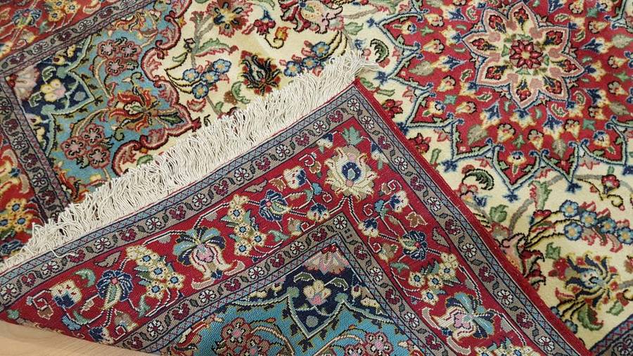 Fine Persian Isfahan Carpet 175cm x 110cm Hand Knotted