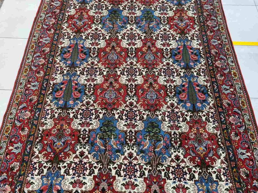 Very Fine Persian Bakhtiari Carpet 320cm x 220cm Hand Knotted