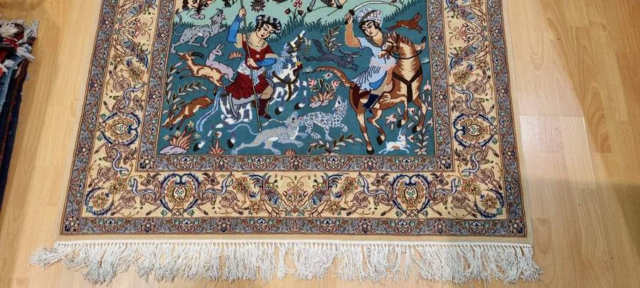 Very Fine Persian Pictorial Isfahan Carpet 196cm x 127cm Hand Knotted