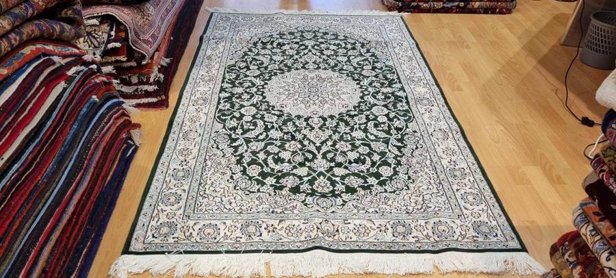Very Fine Persian Nain Carpet 206cm x 130cm Hand Knotted