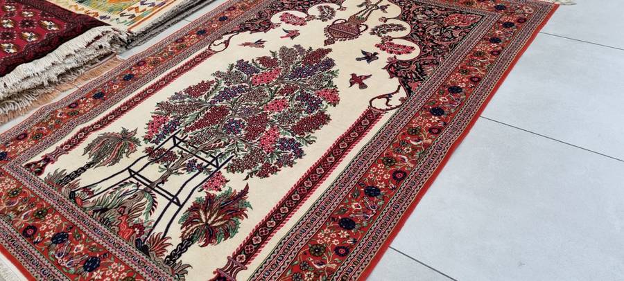 Very Fine Persian Qum Carpet 205cm x 140cm Hand Knotted